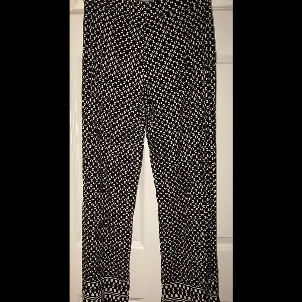 EUC Max Studio petite black and white pull on palazzo pants. Size SP